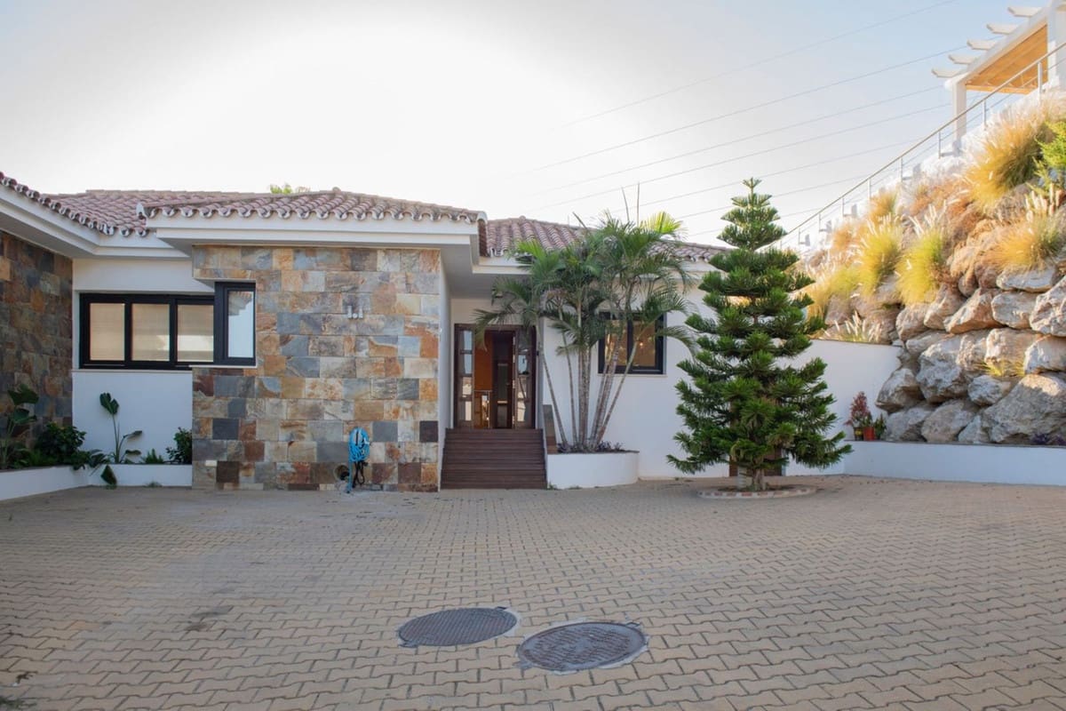 4 soverom Villa til salgs i Benalmadena med svømmebasseng garasje - € 1 650 000 (Ref: 9867115)