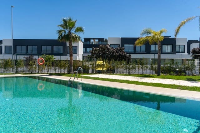 Pareado de 3 habitaciones en Atalaya-Isdabe, Estepona en venta con piscina - 795.000 € (Ref: 9870249)