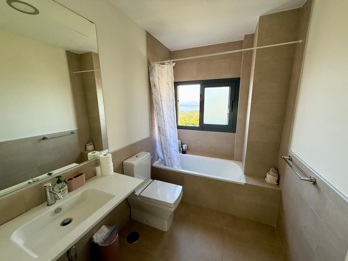 4 bedroom Villa for sale in Manilva with pool - € 1,099,000 (Ref: 9870250)