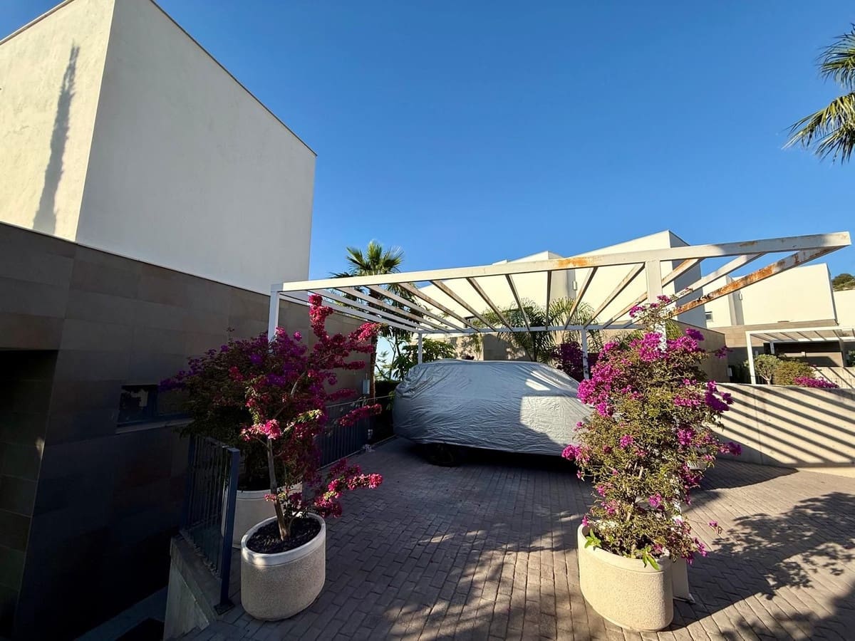 4 bedroom Villa for sale in Manilva with pool - € 1,099,000 (Ref: 9870250)