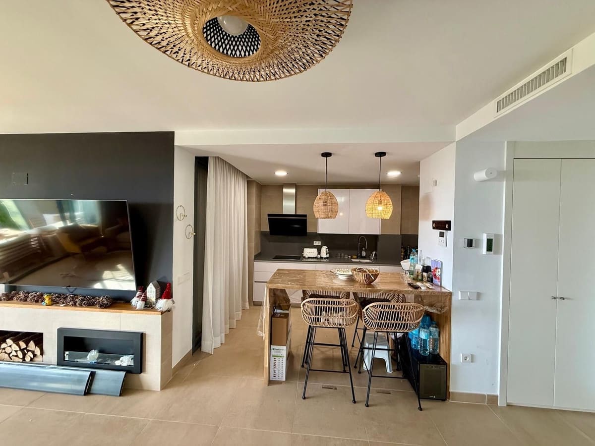 4 bedroom Villa for sale in Manilva with pool - € 1,099,000 (Ref: 9870250)