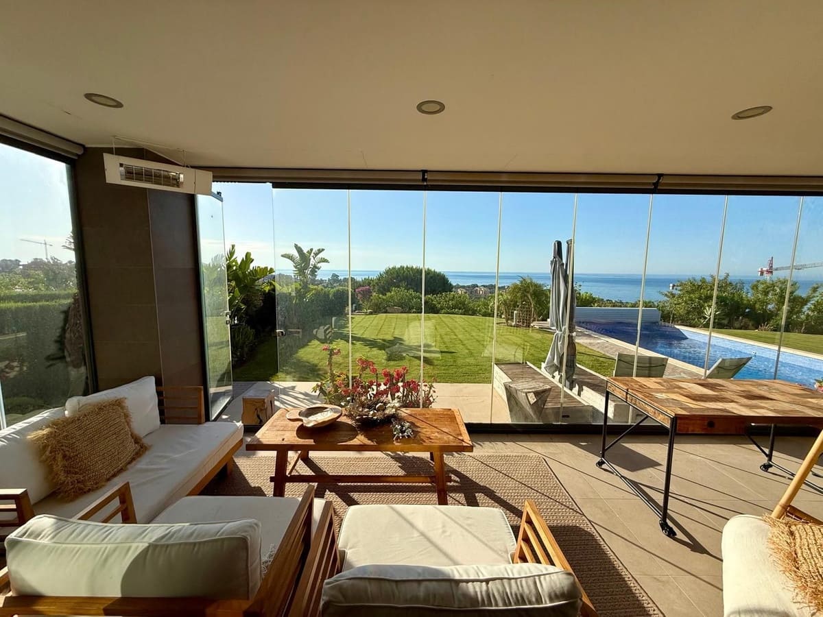 4 bedroom Villa for sale in Manilva with pool - € 1,099,000 (Ref: 9870250)