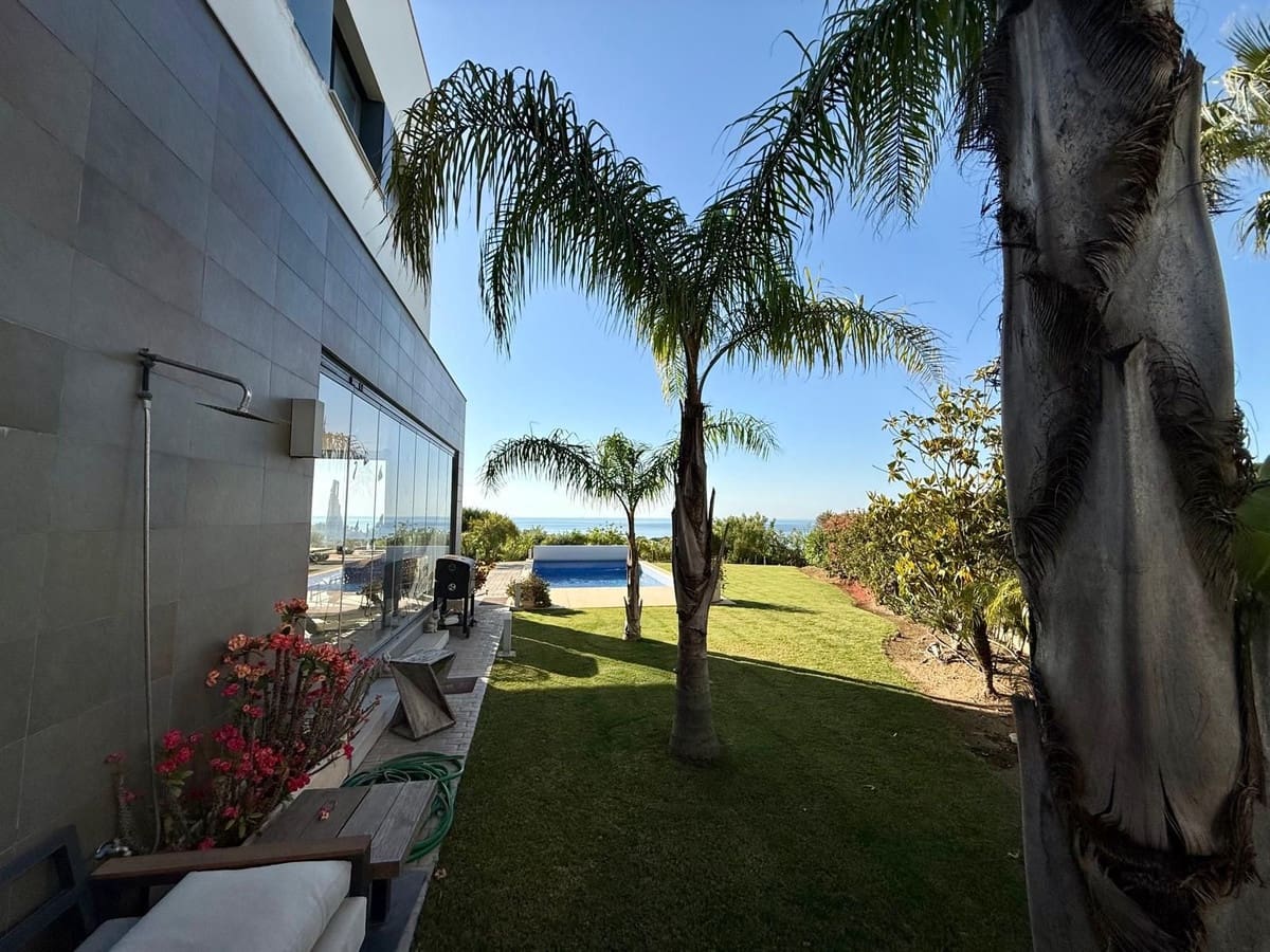 4 bedroom Villa for sale in Manilva with pool - € 1,099,000 (Ref: 9870250)