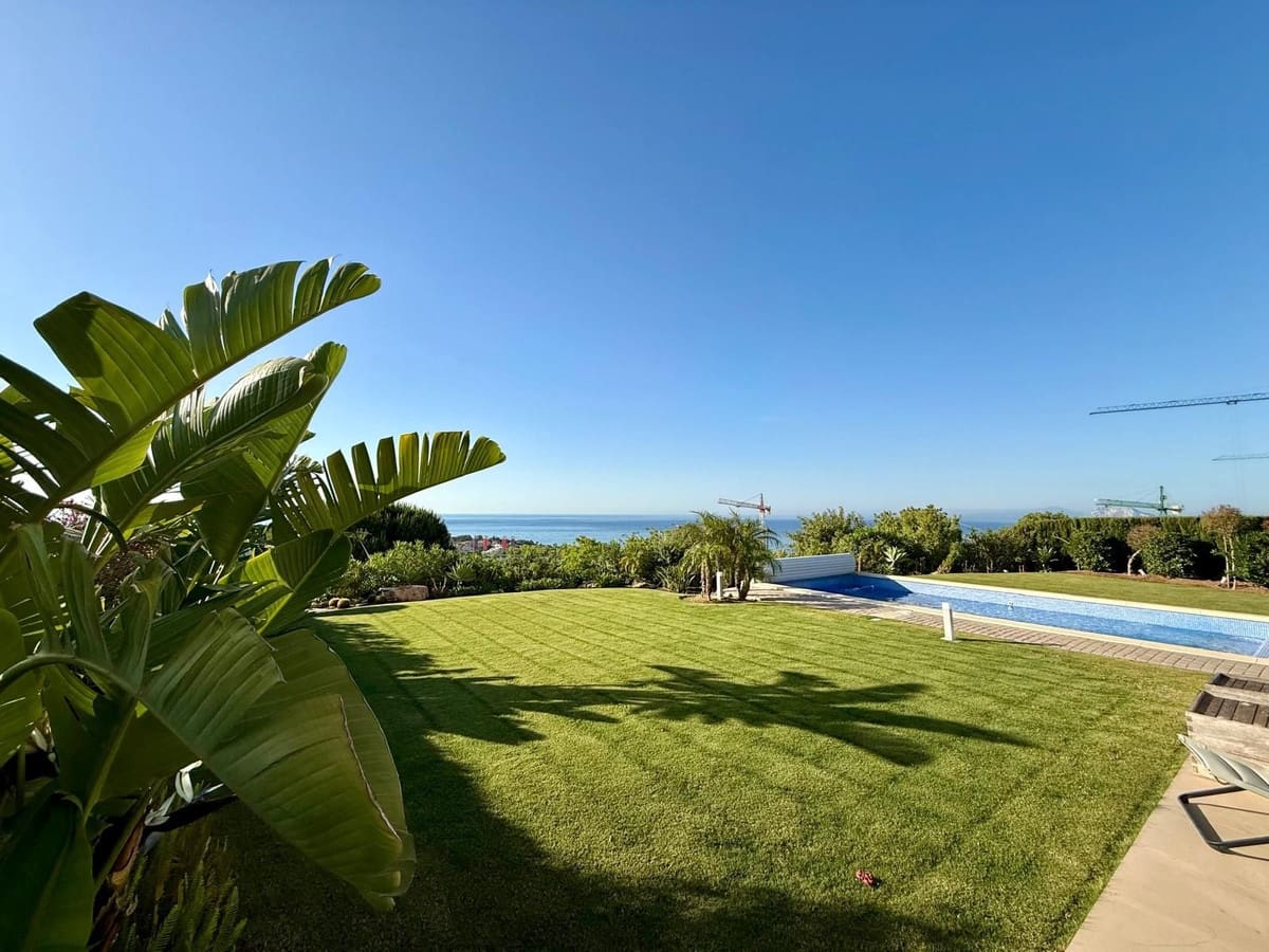 4 bedroom Villa for sale in Manilva with pool - € 1,099,000 (Ref: 9870250)
