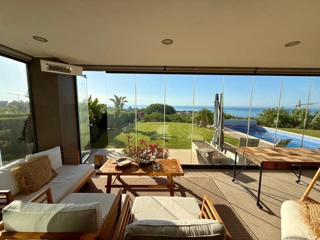 4 bedroom Villa for sale in Manilva Pueblo, Manilva with pool - € 1,099,000 (Ref: 9870250)