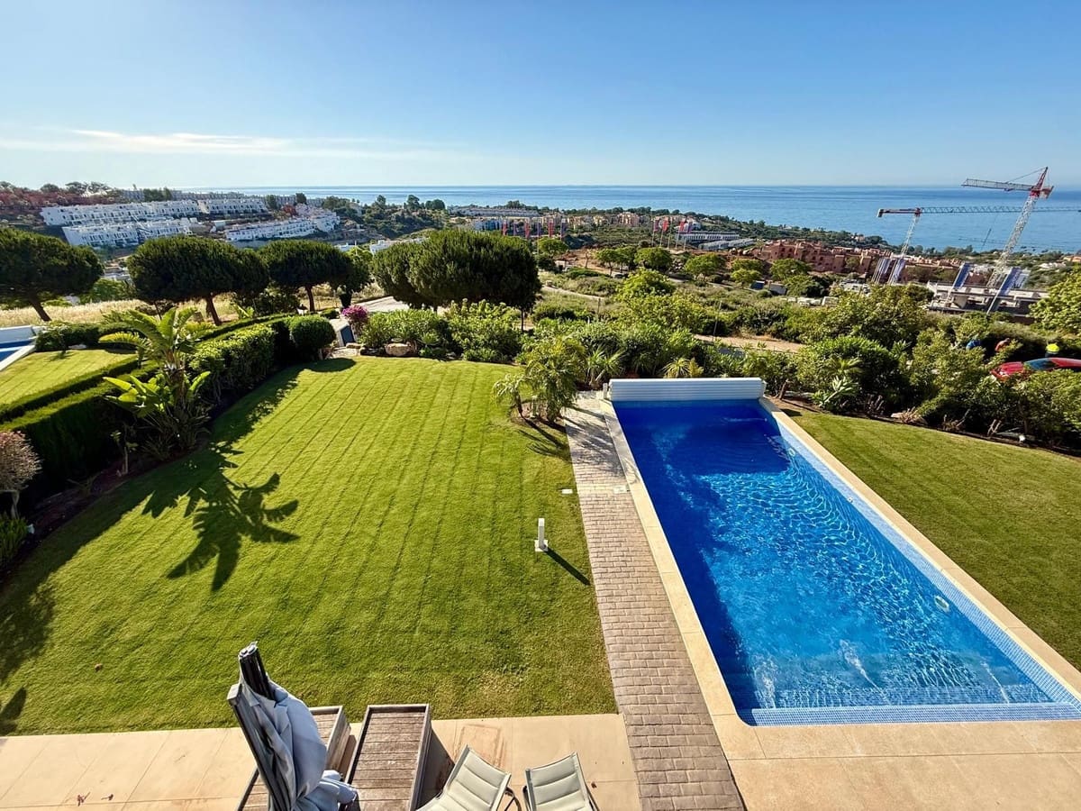 4 bedroom Villa for sale in Manilva with pool - € 1,099,000 (Ref: 9870250)