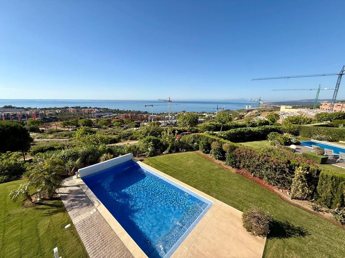 4 bedroom Villa for sale in Manilva with pool - € 1,099,000 (Ref: 9870250)