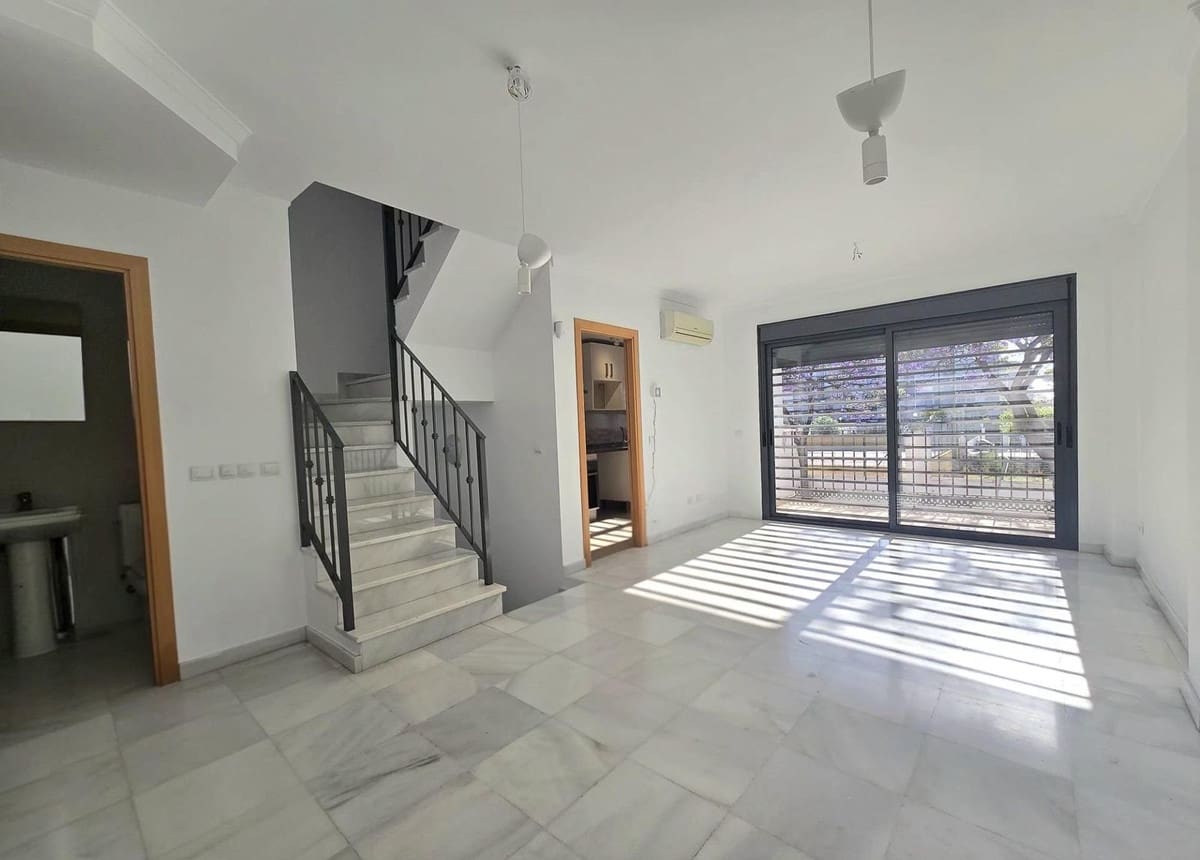 4 sypialnia Dom blizniak na sprzedaż w Benalmadena Costa z garażem - 440 000 € (Ref: 9870252)