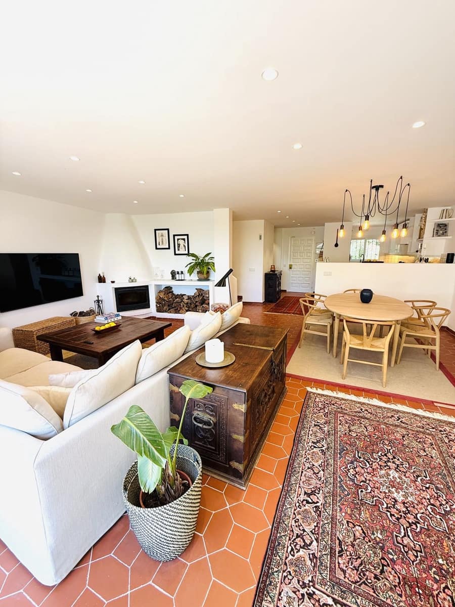 4 bedroom Semi-detached Villa for sale in Los Monteros with pool - € 720,000 (Ref: 9873204)