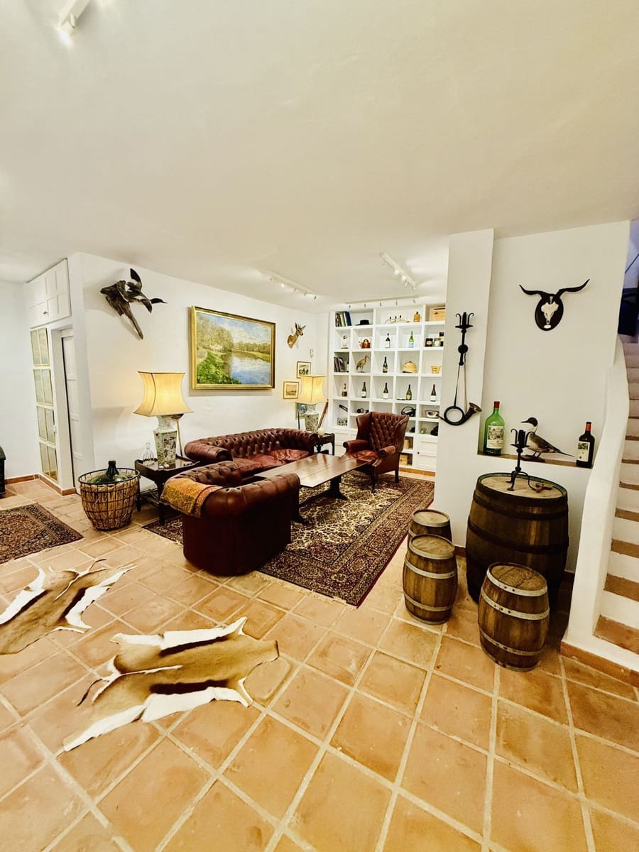 4 bedroom Semi-detached Villa for sale in Los Monteros with pool - € 720,000 (Ref: 9873204)