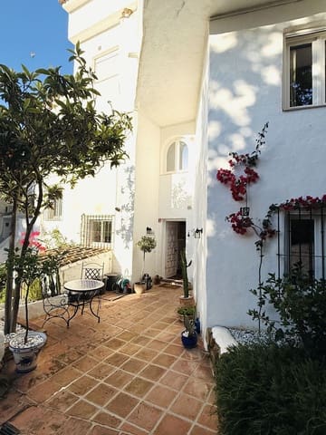 4 bedroom Semi-detached Villa for sale in Los Monteros, Marbella with pool - € 720,000 (Ref: 9873204)