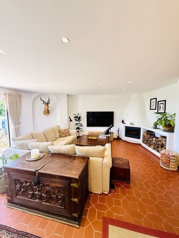 4 bedroom Semi-detached Villa for sale in Los Monteros, Marbella with pool - € 720,000 (Ref: 9873204)