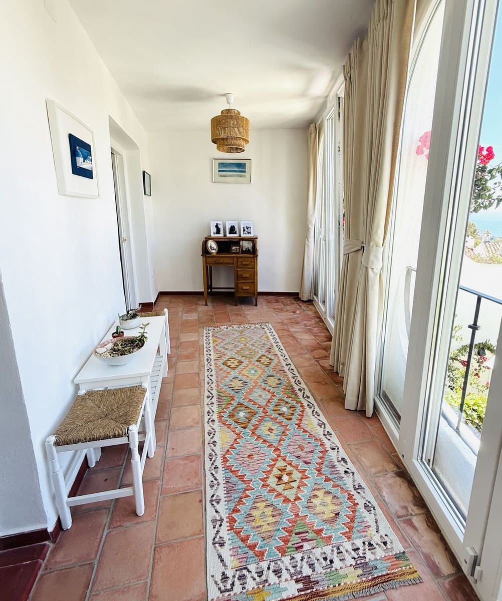 4 bedroom Semi-detached Villa for sale in Los Monteros with pool - € 720,000 (Ref: 9873204)