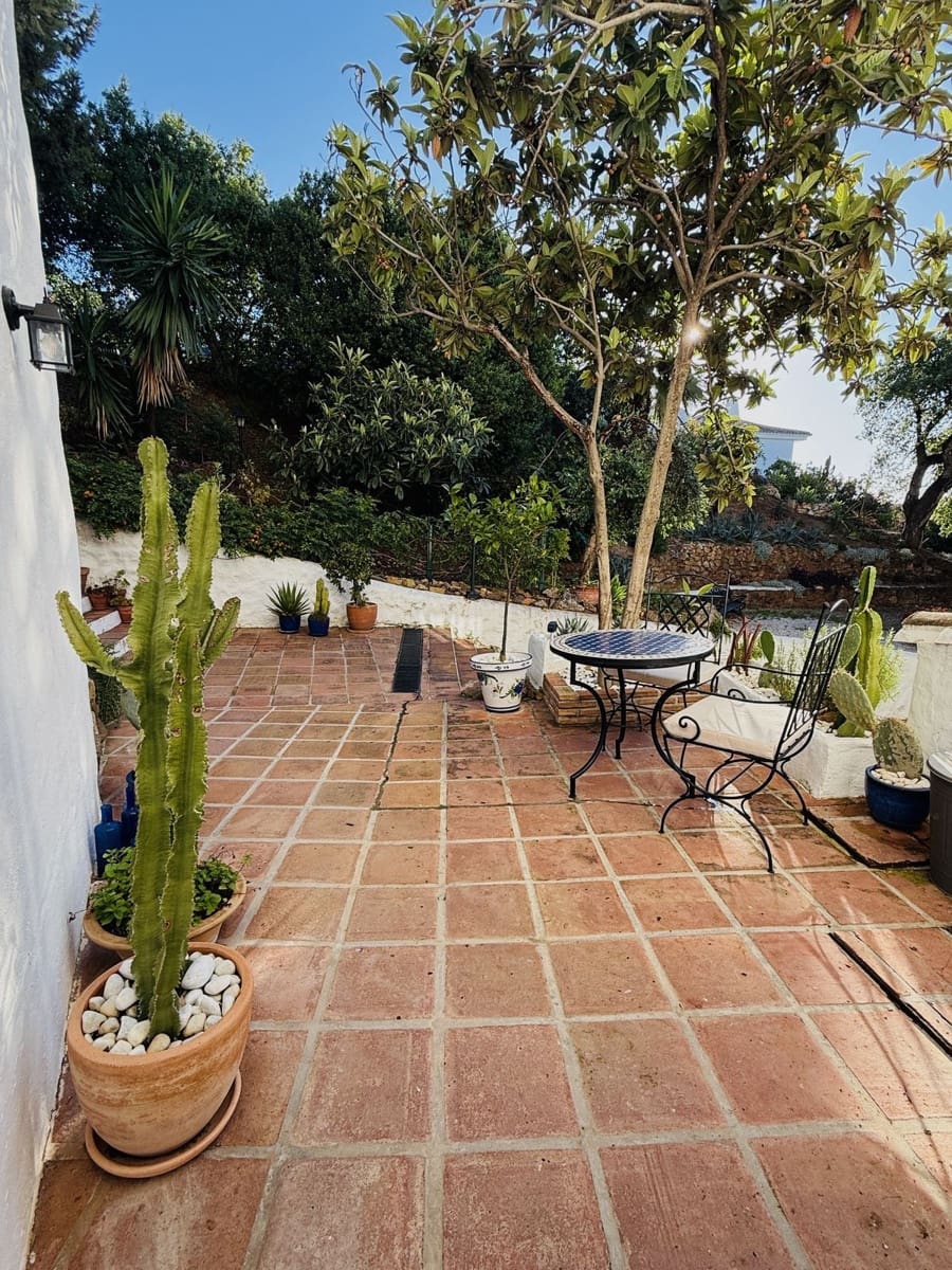 4 bedroom Semi-detached Villa for sale in Los Monteros with pool - € 720,000 (Ref: 9873204)
