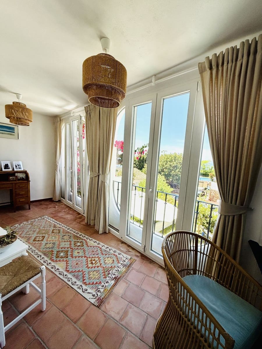 4 bedroom Semi-detached Villa for sale in Los Monteros with pool - € 720,000 (Ref: 9873204)