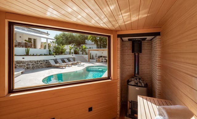4 slaapkamer Villa te koop in San Pedro de Alcántara Pueblo, Marbella met zwembad - € 1.695.000 (Ref: 9876008)