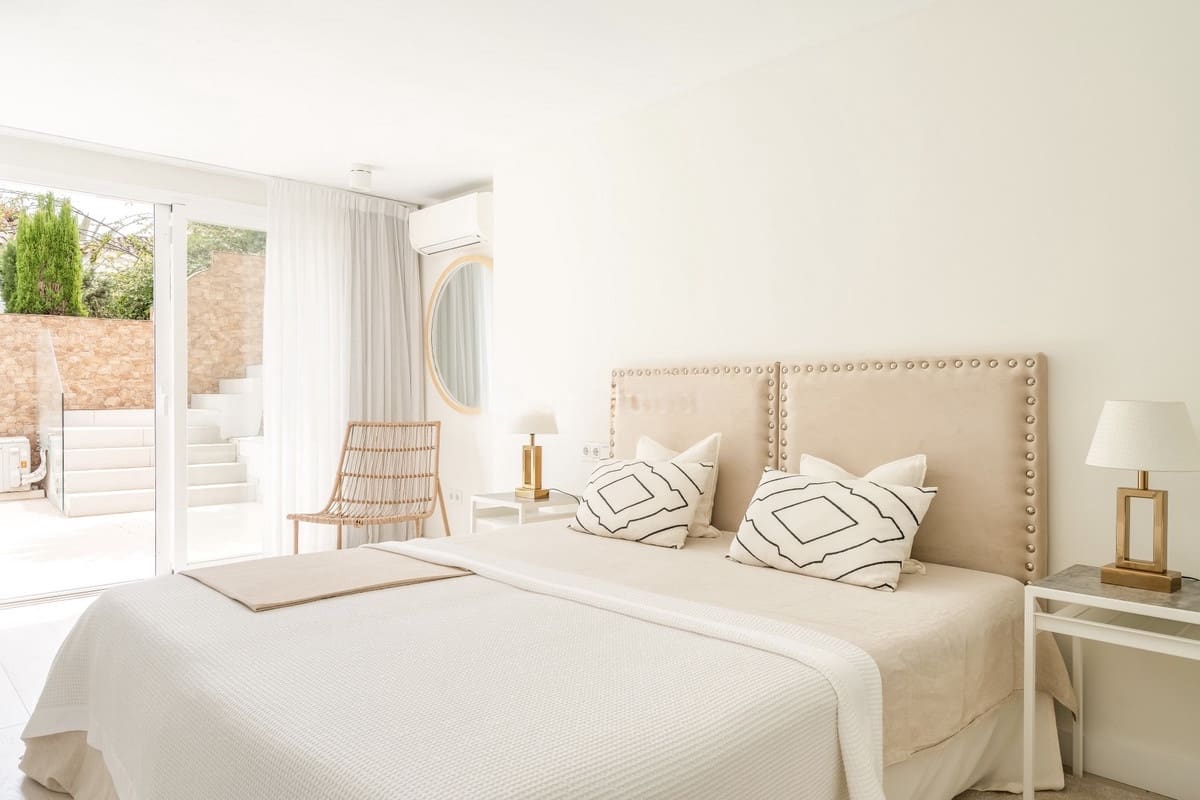 5 soverom Villa til salgs i Nueva Andalucia med svømmebasseng - € 2 595 000 (Ref: 9876011)