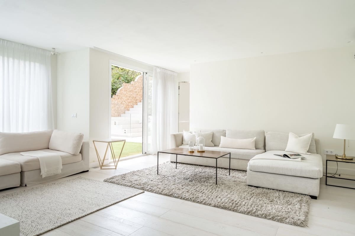 5 soverom Villa til salgs i Nueva Andalucia med svømmebasseng - € 2 595 000 (Ref: 9876011)