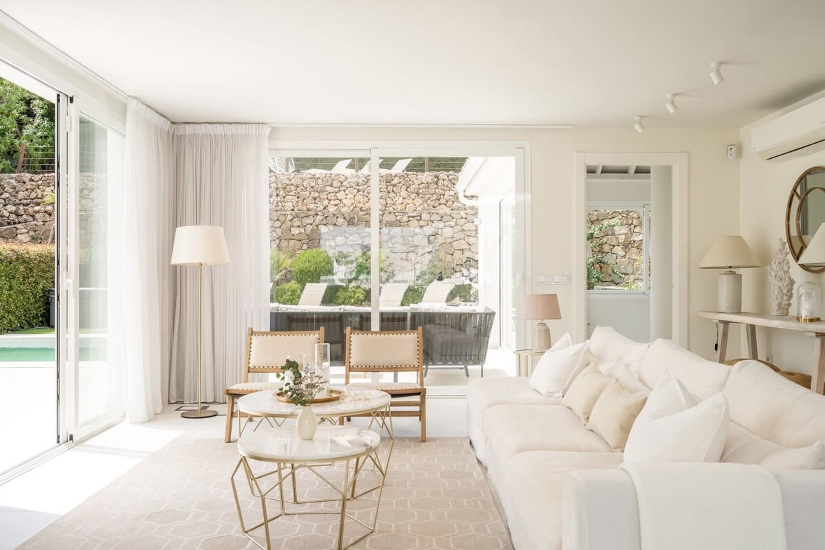 5 soverom Villa til salgs i Nueva Andalucia med svømmebasseng - € 2 595 000 (Ref: 9876011)
