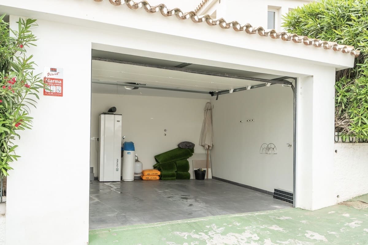 5 soverom Villa til salgs i Nueva Andalucia med svømmebasseng - € 2 595 000 (Ref: 9876011)