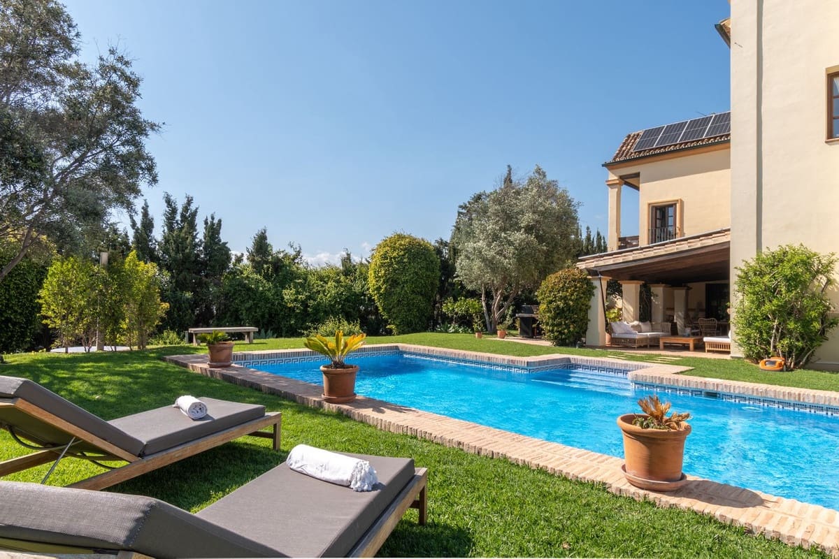 5 bedroom Villa for sale in San Pedro de Alcantara with pool - € 2,975,000 (Ref: 9876013)