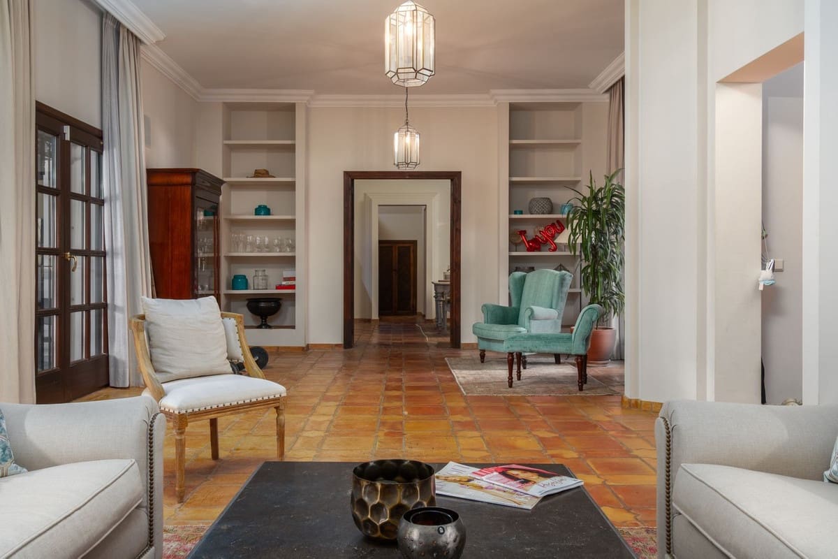 5 bedroom Villa for sale in San Pedro de Alcantara with pool - € 2,975,000 (Ref: 9876013)