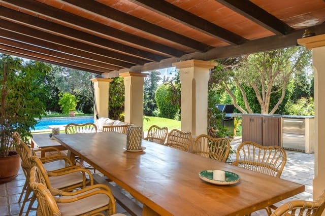 5 bedroom Villa for sale in San Pedro de Alcántara Pueblo, Marbella with pool - € 2,975,000 (Ref: 9876013)