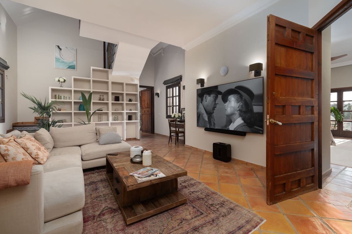 5 bedroom Villa for sale in San Pedro de Alcantara with pool - € 2,975,000 (Ref: 9876013)