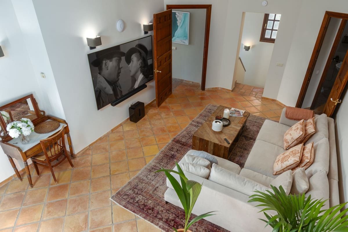5 bedroom Villa for sale in San Pedro de Alcantara with pool - € 2,975,000 (Ref: 9876013)