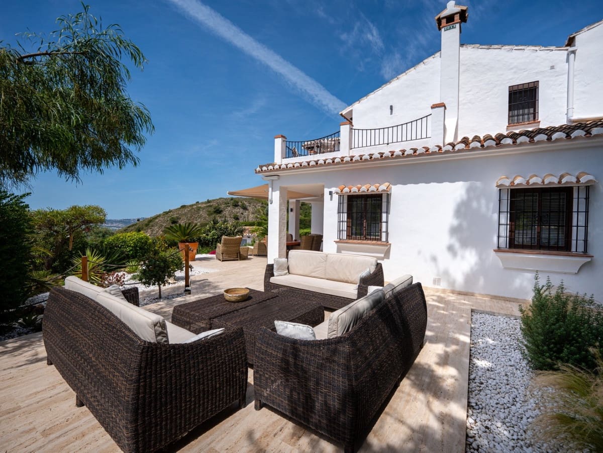 4 bedroom Villa for sale in Mijas with pool - € 995,000 (Ref: 9876017)