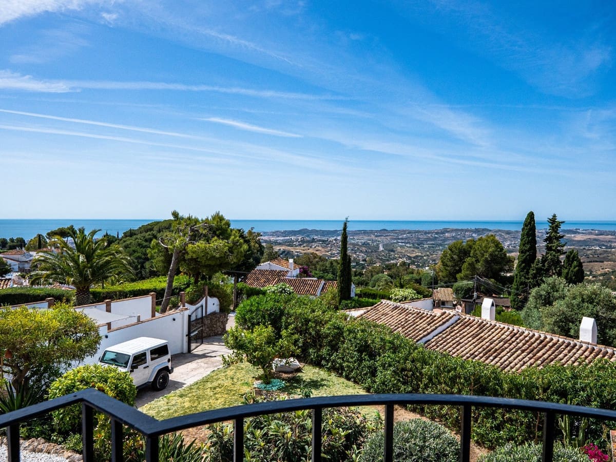 4 bedroom Villa for sale in Mijas with pool - € 995,000 (Ref: 9876017)