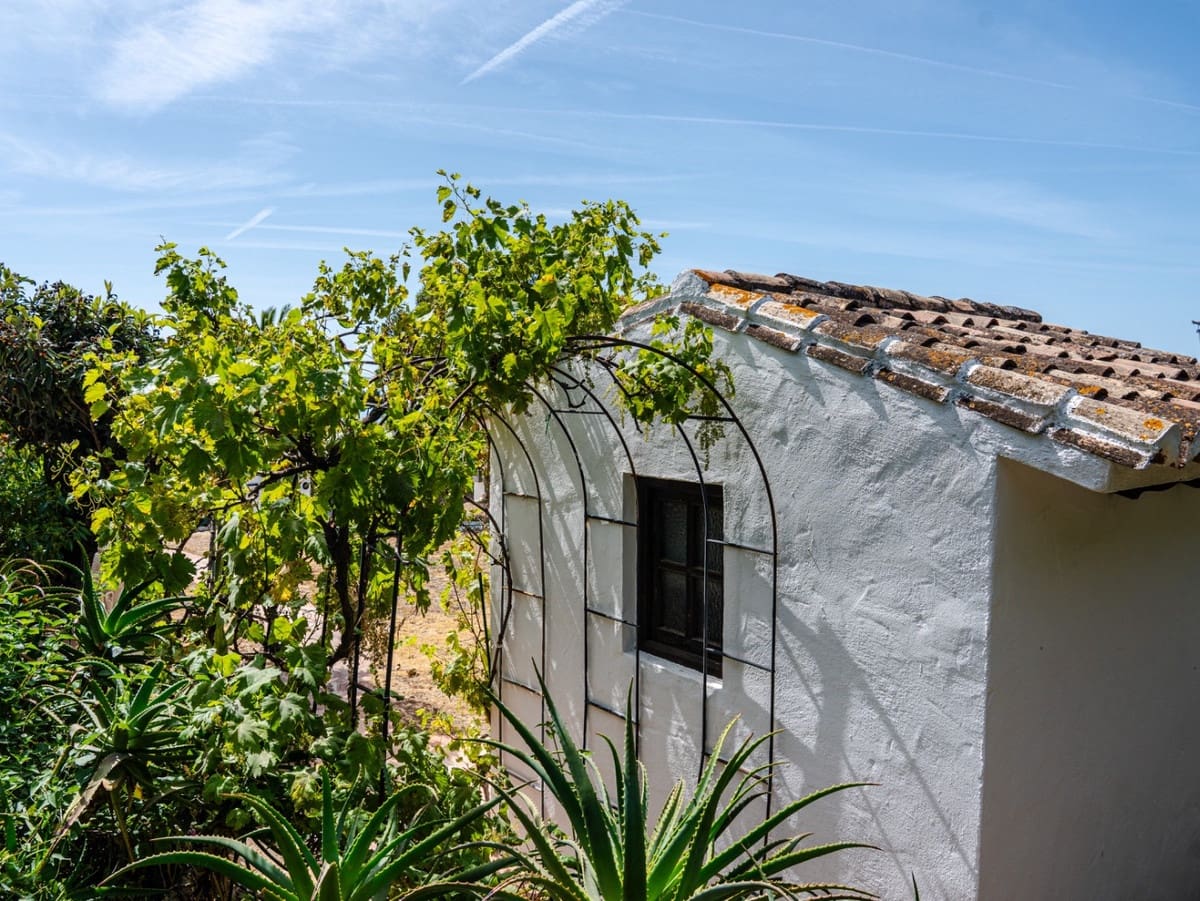4 bedroom Villa for sale in Mijas with pool - € 995,000 (Ref: 9876017)