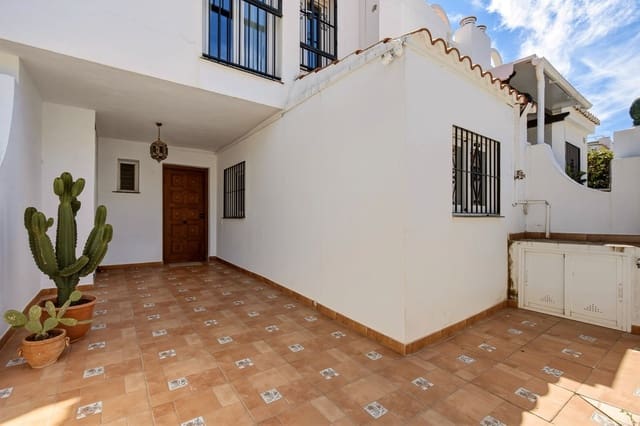5 slaapkamer Huis te koop in Torremolinos met zwembad - € 525.000 (Ref: 9876018)