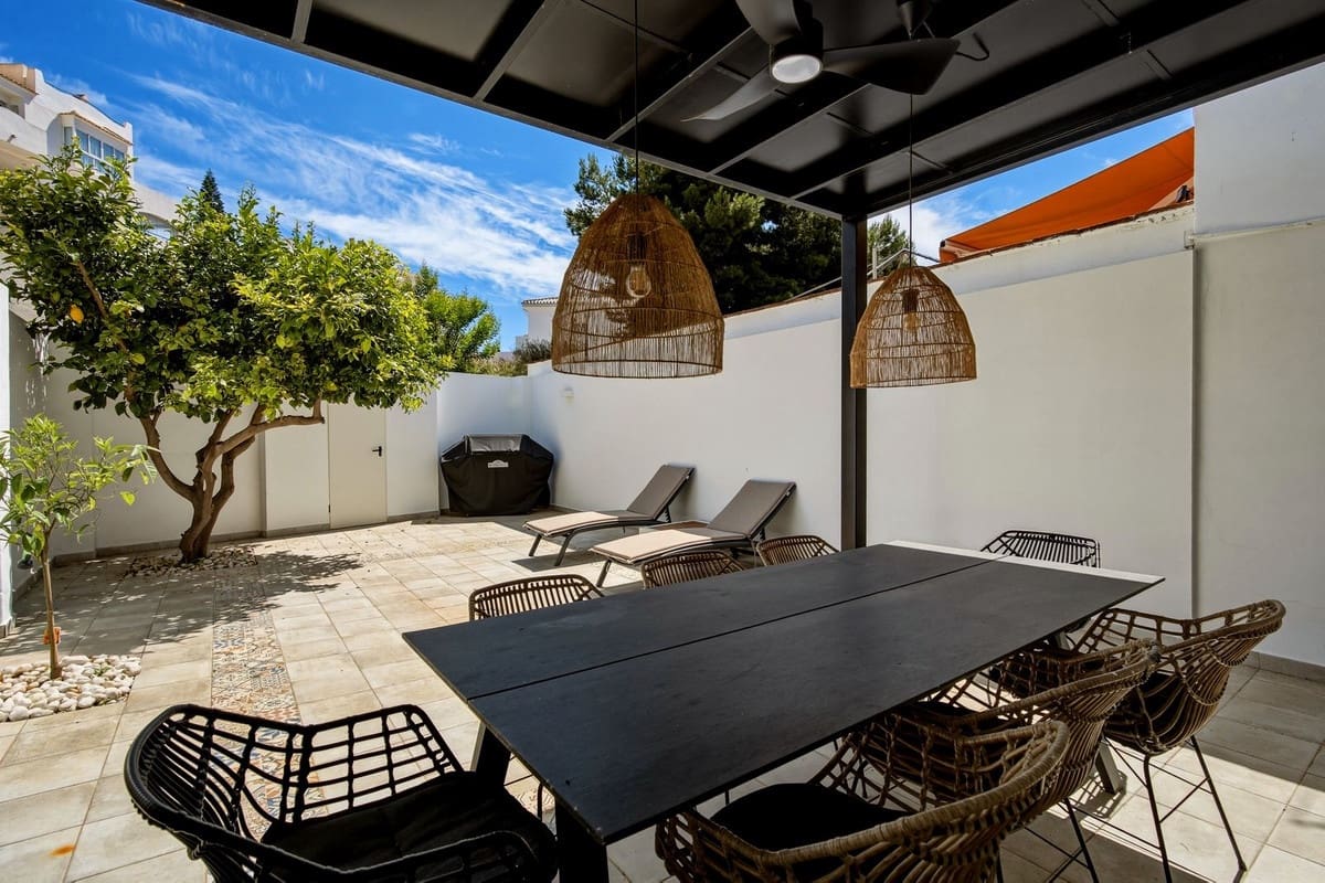 5 bedroom Townhouse for sale in Torremolinos with pool - € 525,000 (Ref: 9876018)