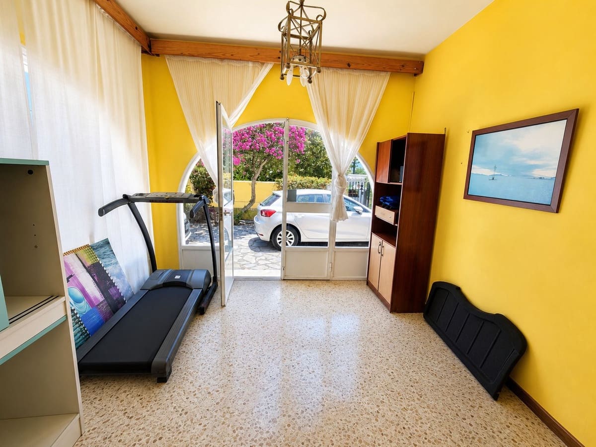 3 soverom Villa til salgs i La Duquesa / Puerto de la Duquesa med garasje - € 595 000 (Ref: 9876019)