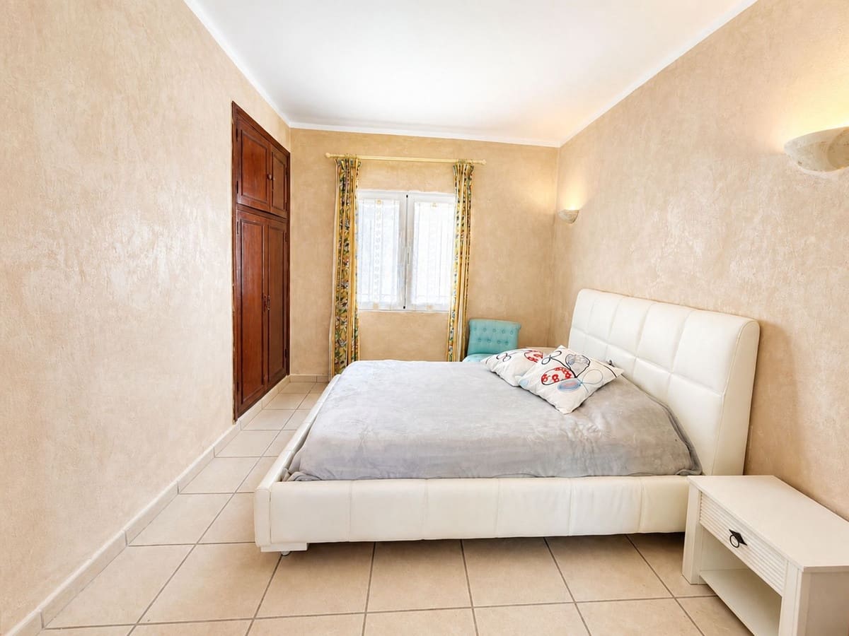 3 soverom Villa til salgs i La Duquesa / Puerto de la Duquesa med garasje - € 595 000 (Ref: 9876019)