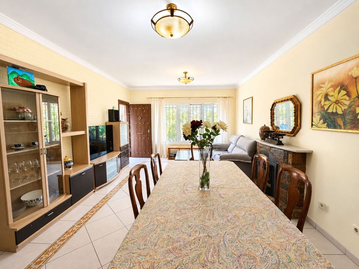 3 soverom Villa til salgs i La Duquesa / Puerto de la Duquesa med garasje - € 595 000 (Ref: 9876019)