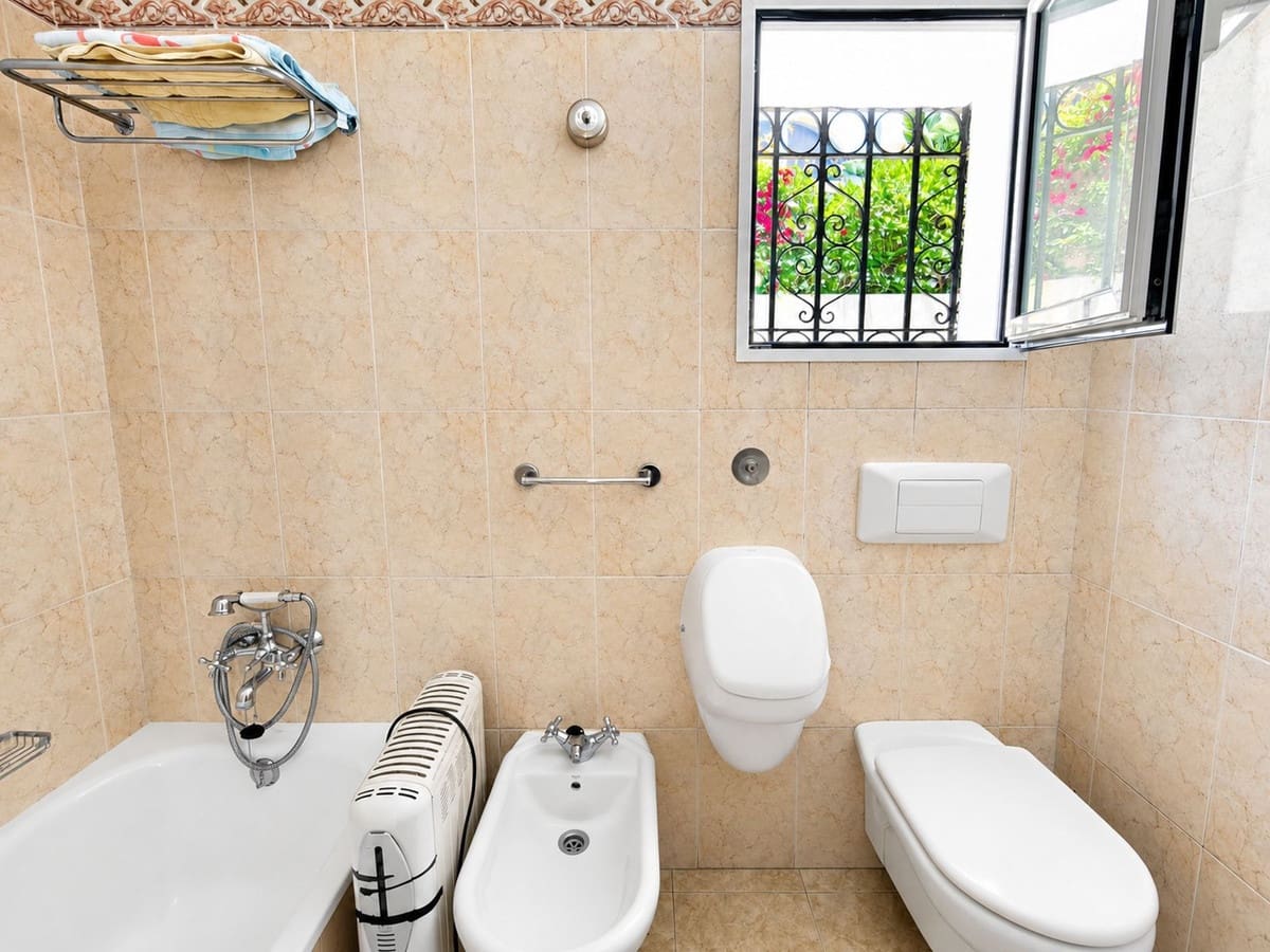 3 soverom Villa til salgs i La Duquesa / Puerto de la Duquesa med garasje - € 595 000 (Ref: 9876019)