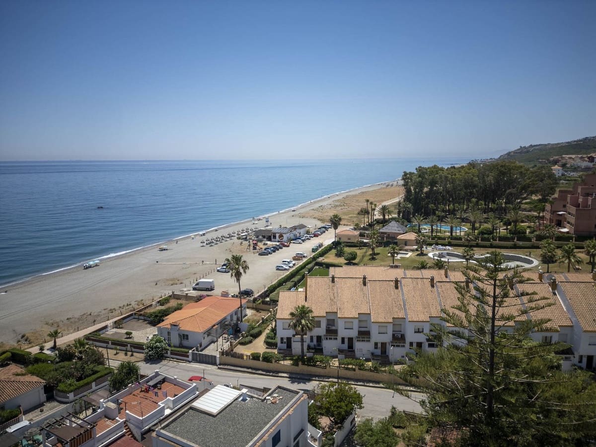 3 soverom Villa til salgs i La Duquesa / Puerto de la Duquesa med garasje - € 595 000 (Ref: 9876019)