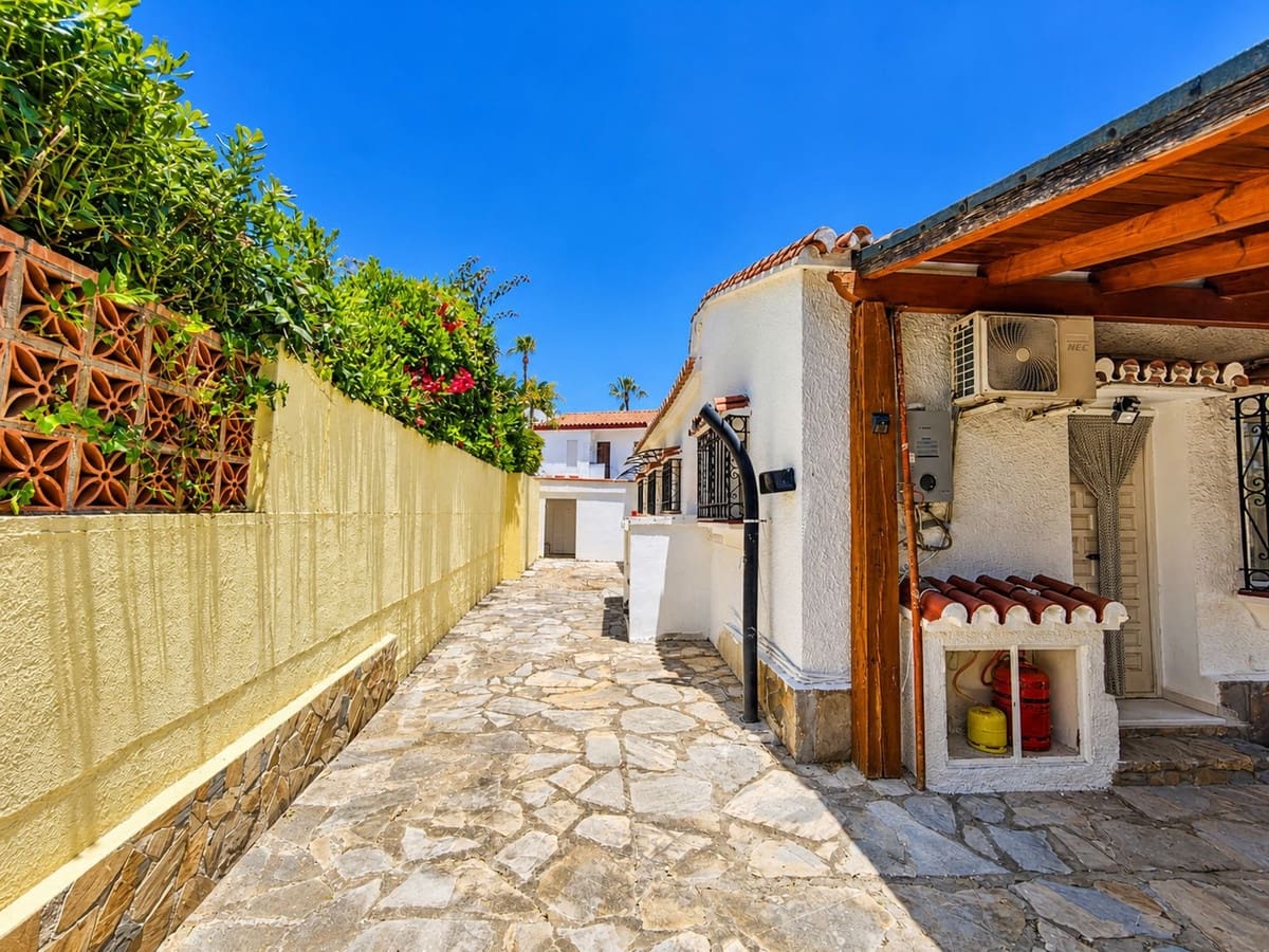 3 soverom Villa til salgs i La Duquesa / Puerto de la Duquesa med garasje - € 595 000 (Ref: 9876019)