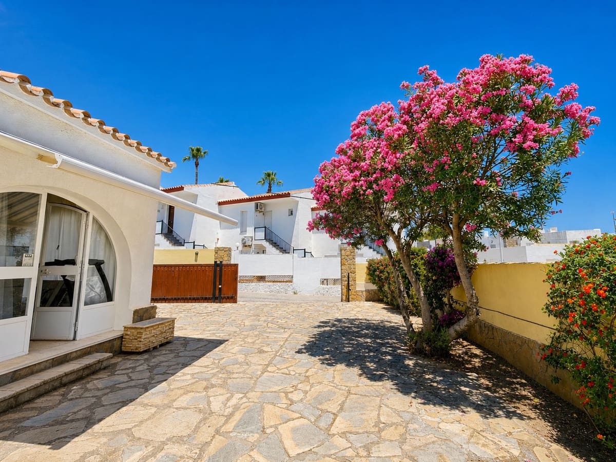 3 soverom Villa til salgs i La Duquesa / Puerto de la Duquesa med garasje - € 595 000 (Ref: 9876019)