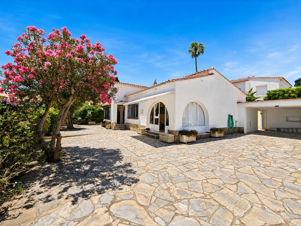 3 soverom Villa til salgs i La Duquesa / Puerto de la Duquesa med garasje - € 595 000 (Ref: 9876019)