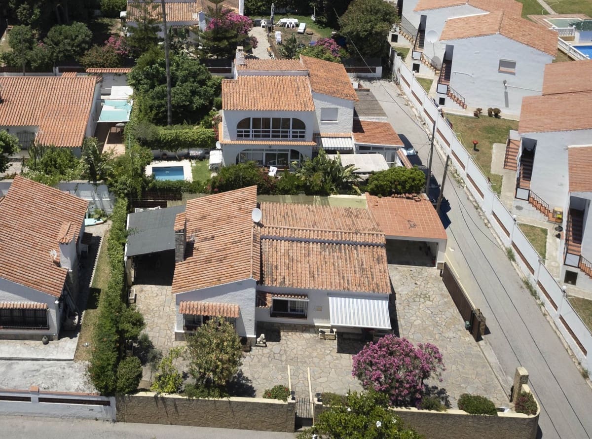 3 soverom Villa til salgs i La Duquesa / Puerto de la Duquesa med garasje - € 595 000 (Ref: 9876019)