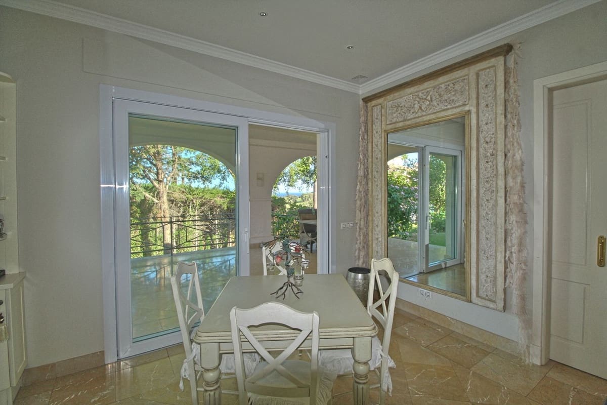 4 sypialnia Willa na sprzedaż w Sotogrande z basenem garażem - 1 895 000 € (Ref: 9876020)