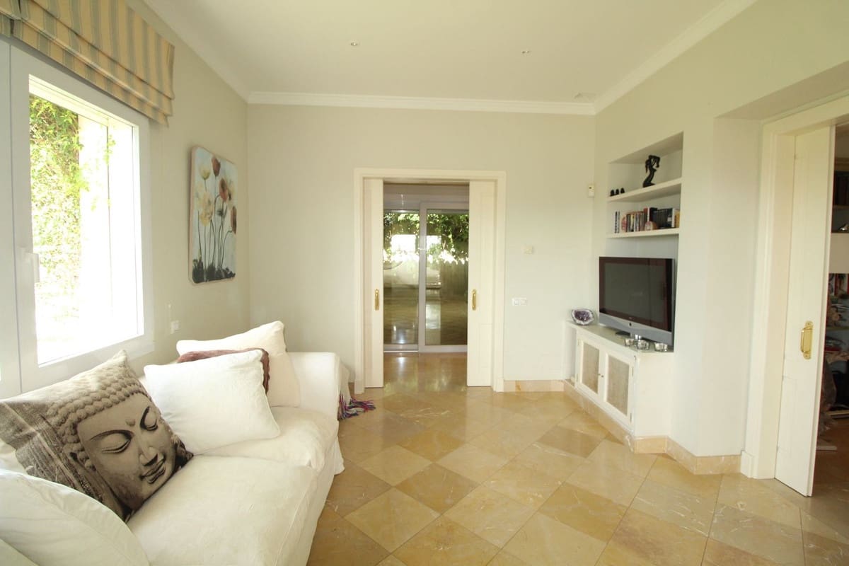 4 sypialnia Willa na sprzedaż w Sotogrande z basenem garażem - 1 895 000 € (Ref: 9876020)