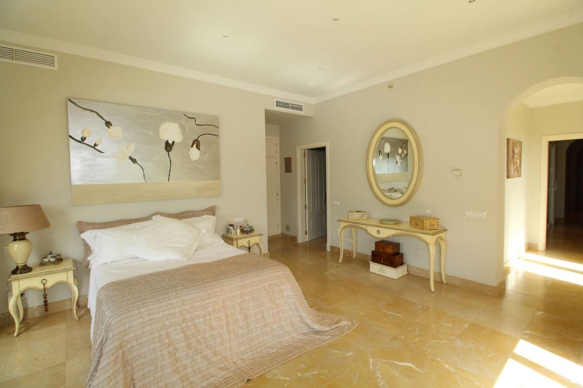 4 sypialnia Willa na sprzedaż w Sotogrande z basenem garażem - 1 895 000 € (Ref: 9876020)