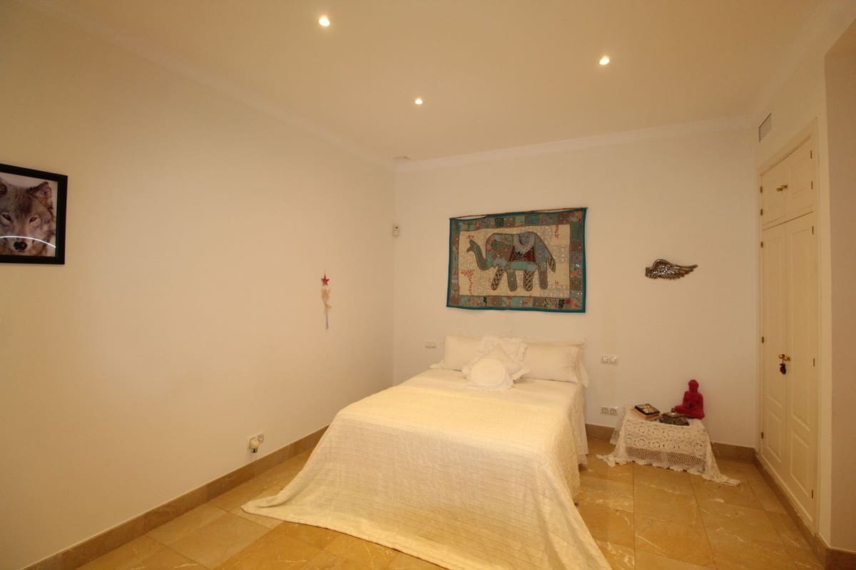 4 sypialnia Willa na sprzedaż w Sotogrande z basenem garażem - 1 895 000 € (Ref: 9876020)