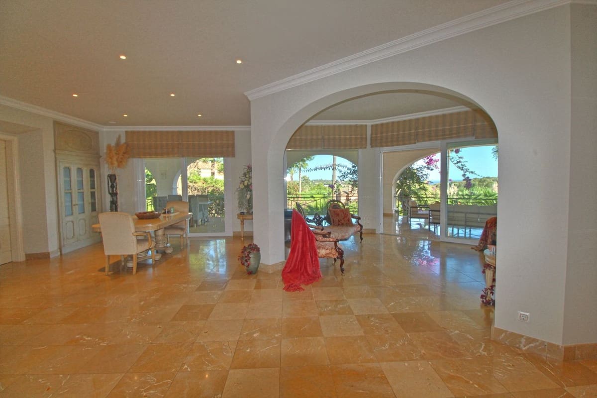 4 sypialnia Willa na sprzedaż w Sotogrande z basenem garażem - 1 895 000 € (Ref: 9876020)