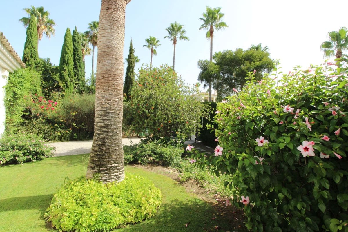 4 sypialnia Willa na sprzedaż w Sotogrande z basenem garażem - 1 895 000 € (Ref: 9876020)
