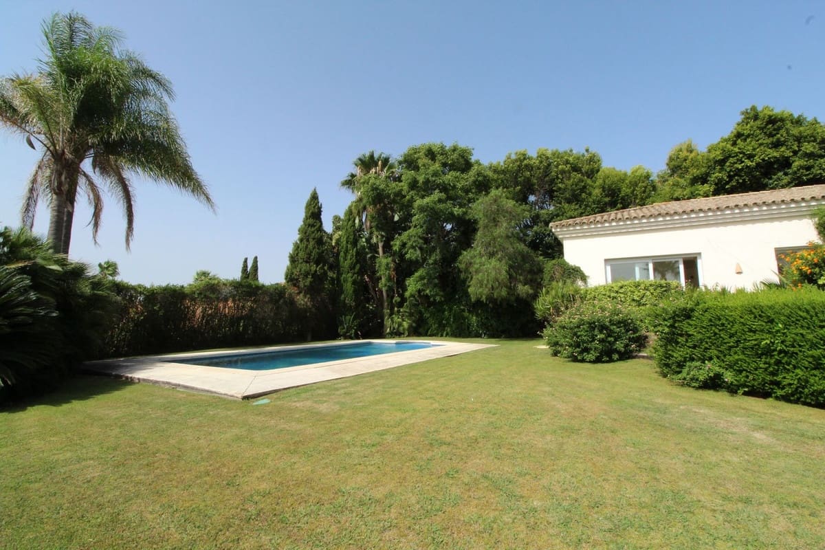 4 sypialnia Willa na sprzedaż w Sotogrande z basenem garażem - 1 895 000 € (Ref: 9876020)